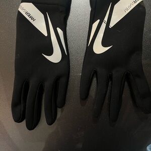 Nike Black kids soccer gloves